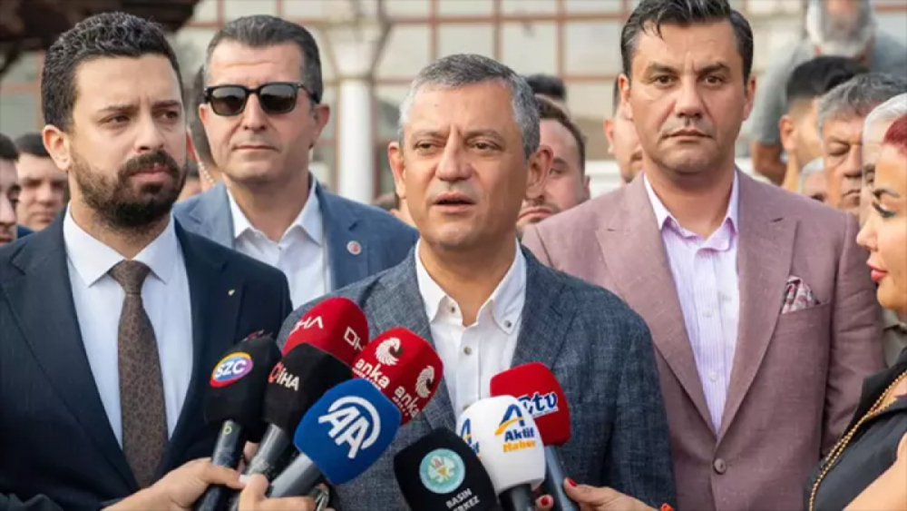 Özgür Özel Ferdi Zeyrek’i Gözyaşlarıyla Uğurladı